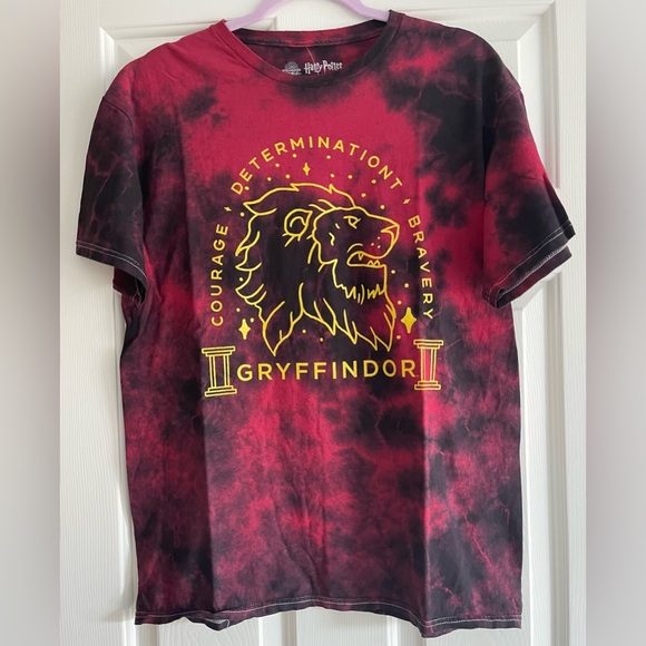 NWT Harry Potter GRYFFINDOR Black & Red Tie Dye Graphic Tee Shirt Size S - Picture 1 of 6